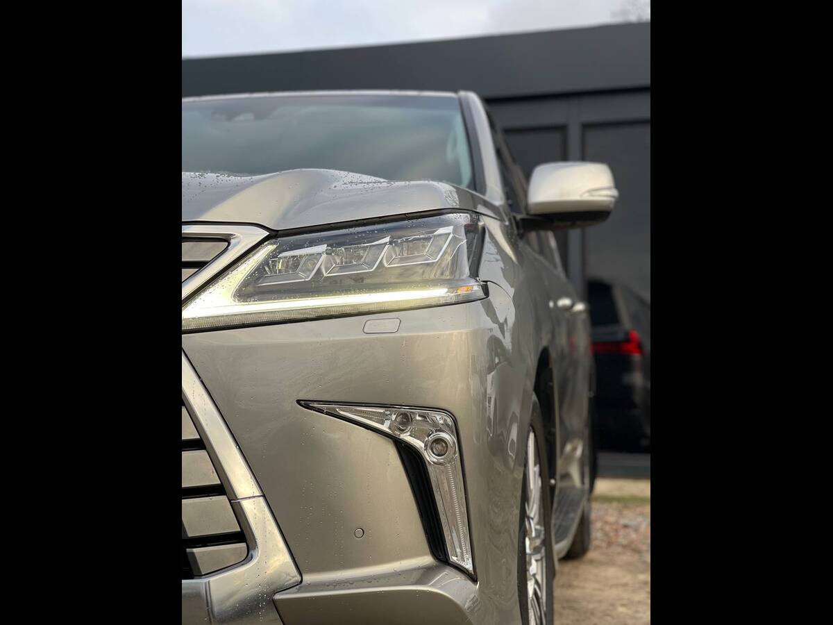 Lexus LX 2016 (Лексус LX) — фото 4 з 5